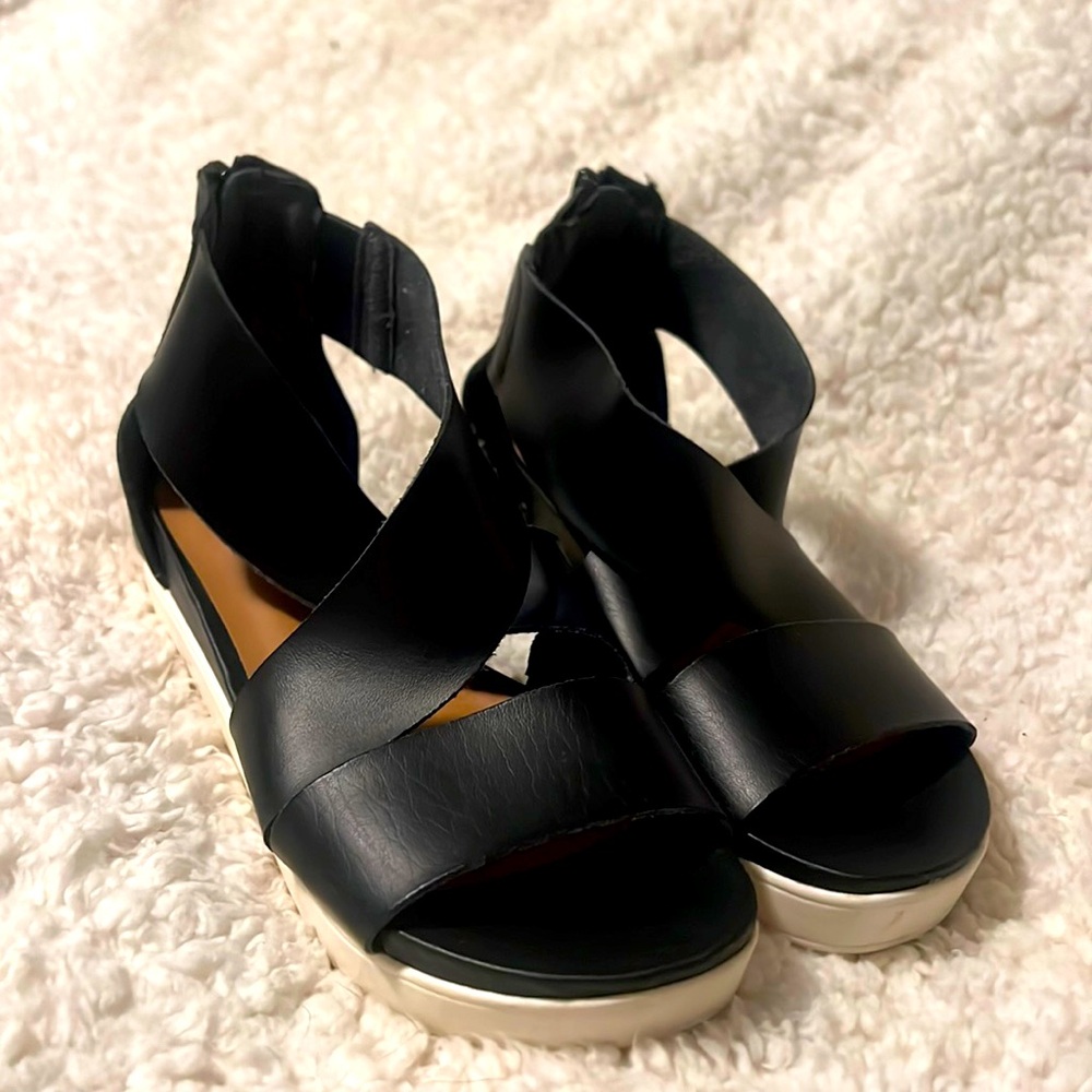 Women's Hummingbird Ankle Strap Sandals Universal Thread Black Size 6 Shoes